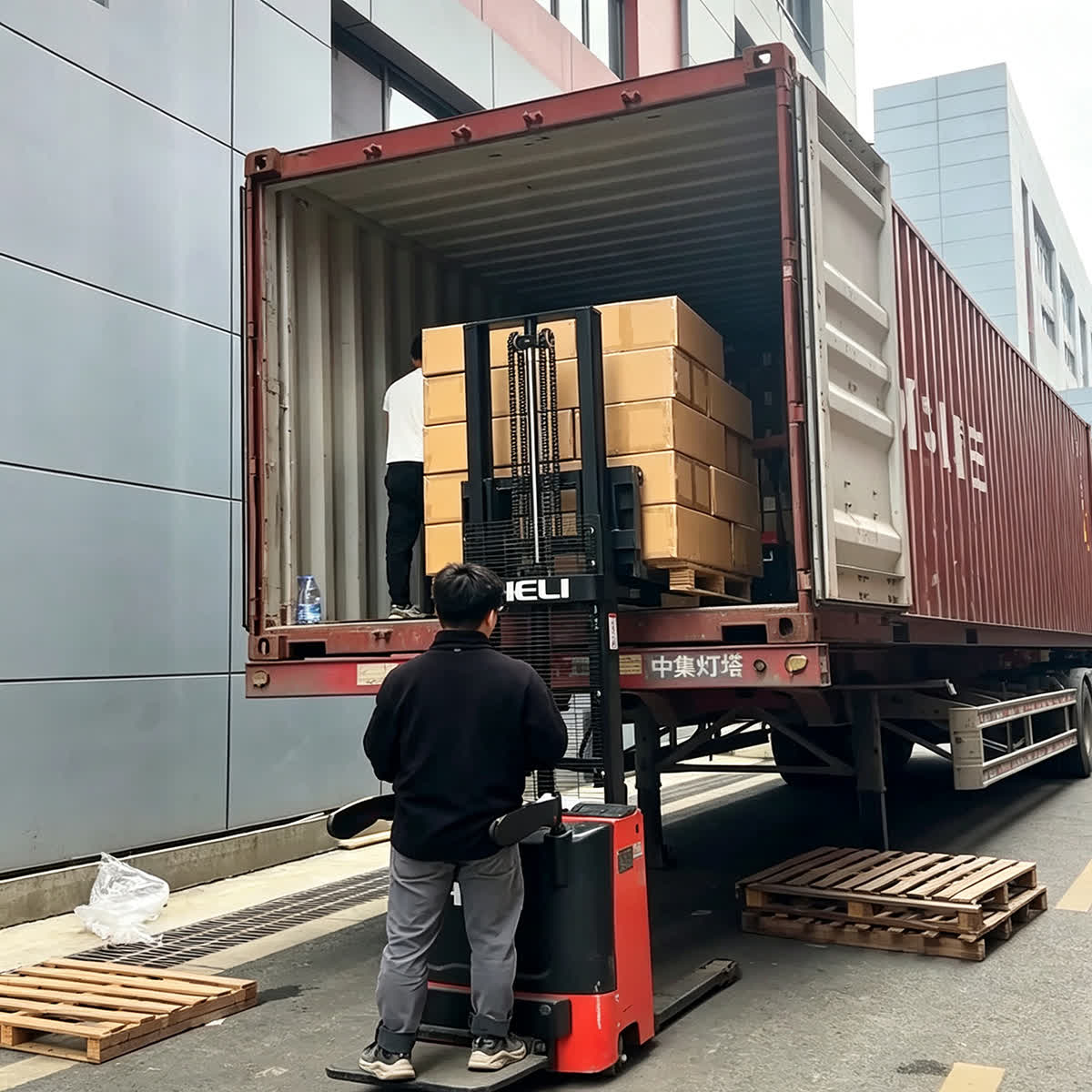 Wanzo Socks loading and delivery
